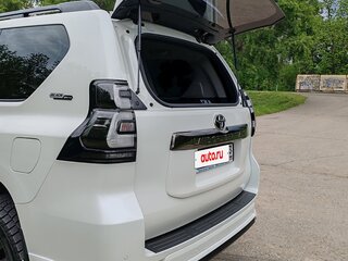 2021 Toyota Land Cruiser Prado 150 Series Рестайлинг 3, белый, 8750000 рублей, вид 4
