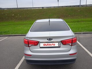 2015 Kia Rio III Рестайлинг, серебристый, 1350000 рублей, вид 4