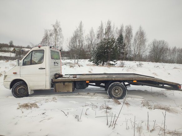 2001 Mercedes-Benz Sprinter, белый, 1613192 рублей - вид 2