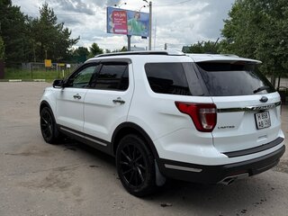 2018 Ford Explorer V Рестайлинг 2, белый, 3000000 рублей, вид 5