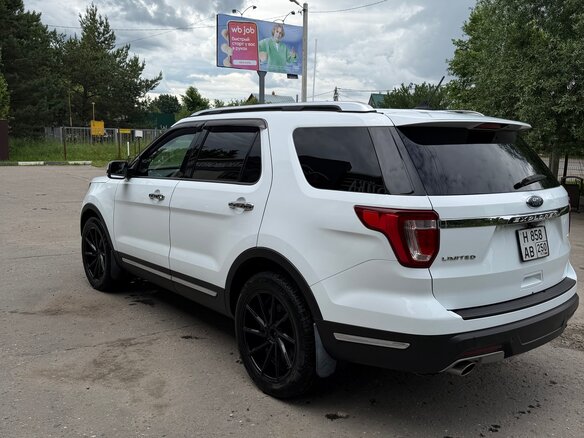 2018 Ford Explorer V Рестайлинг 2, белый, 3000000 рублей - вид 4