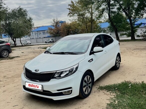 2015 Kia Rio III Рестайлинг, белый, 870000 рублей - вид 1