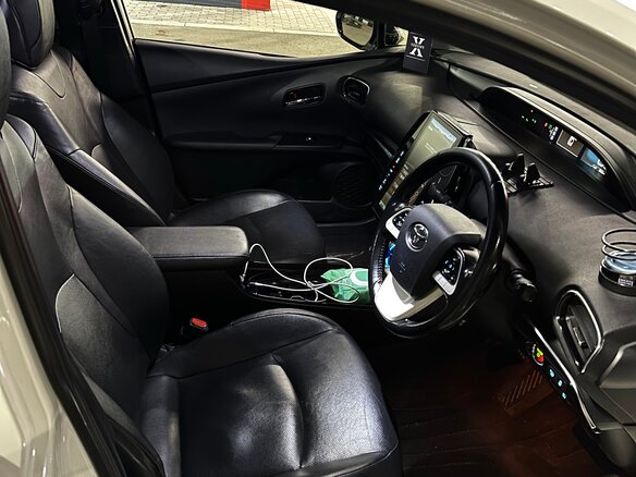 2017 Toyota Prius PHV ZVW52 IV (XW50), белый, 2060000 рублей - вид 4