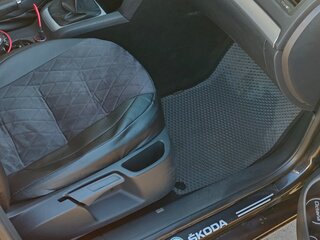 2010 Skoda Octavia Czech market II (A5) Рестайлинг, чёрный, 700000 рублей, вид 2