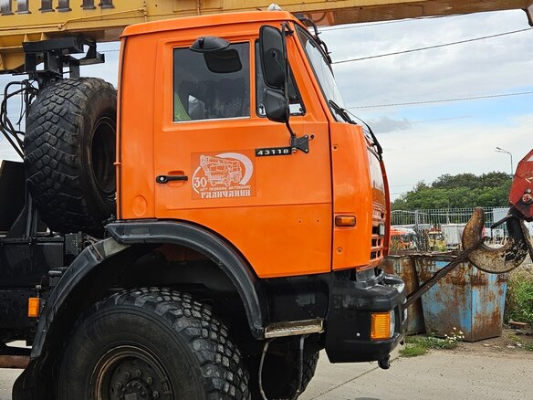 2012 КамАЗ 43118, красный, 3800000 рублей - вид 25