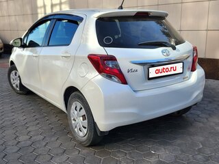 2014 Toyota Vitz III (XP130) Рестайлинг, белый, 790000 рублей, вид 4