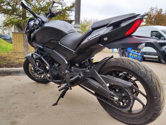 2019 Bajaj Dominar 400, чёрный - вид 3