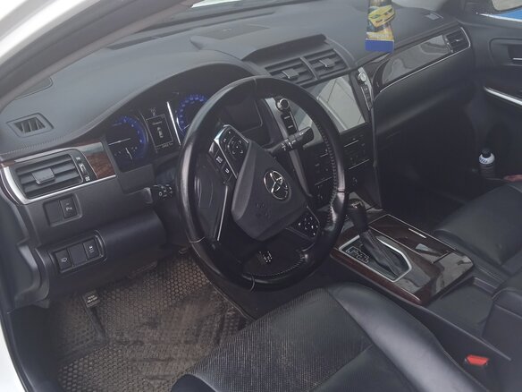 2018 Toyota Camry VII (XV50) Рестайлинг 2, белый, 2000000 рублей - вид 7