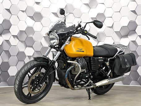 2016 Moto Guzzi V 7, жёлтый, 555000 рублей, вид 2