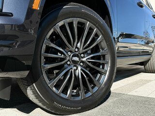 2024 Cadillac Escalade V Рестайлинг, серый, 18990000 рублей, вид 4