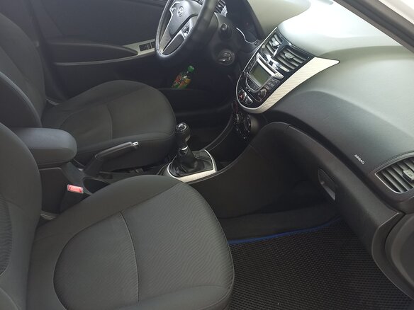 2013 Hyundai Solaris I, белый, 800000 рублей - вид 8