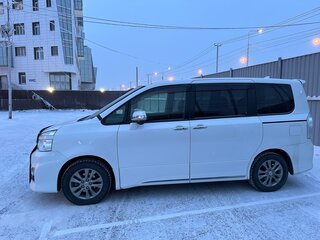 2012 Toyota Voxy II (R70) Рестайлинг, белый, 1845000 рублей, вид 5