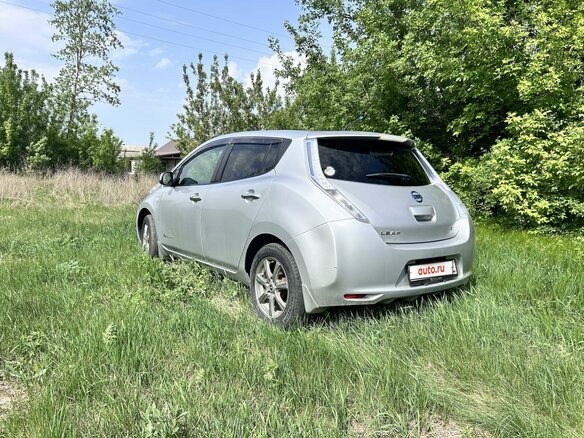 2013 Nissan Leaf (EM57) I (ZE0/AZE0), серый, 820000 рублей - вид 7