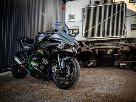 2020 Kawasaki Ninja H2 SX, серый, 3800000 рублей, вид 2