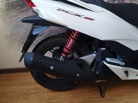 2017 Honda PCX 150, белый, 369000 рублей, вид 4