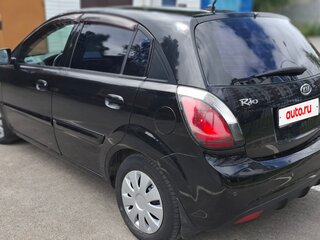 2010 Kia Rio II Рестайлинг, чёрный, 600000 рублей, вид 4