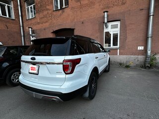 2017 Ford Explorer V Рестайлинг 2, белый, 2490000 рублей, вид 2