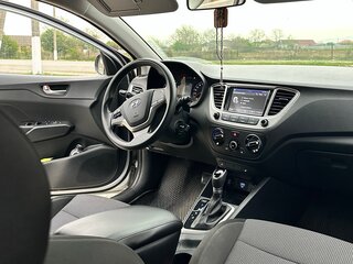 2019 Hyundai Solaris II, серебристый, 1150000 рублей, вид 5
