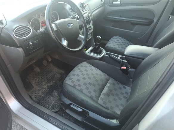 2009 Ford Focus II Рестайлинг, серебристый, 520000 рублей - вид 1