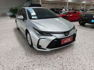2023 Toyota Corolla XII (E210), серебристый, 1600000 рублей, вид 3