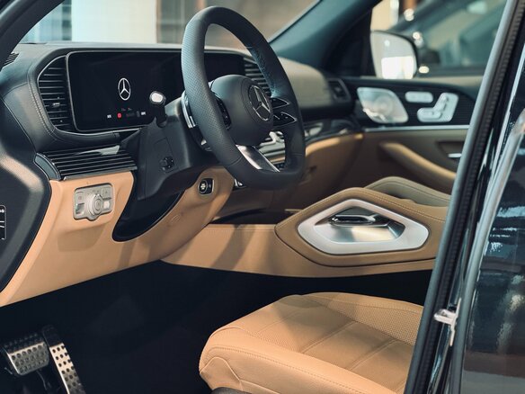 2024 Mercedes-Benz GLS 450 II (X167) Рестайлинг, чёрный, 23500000 рублей - вид 2