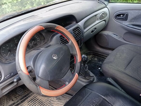 2000 Renault Megane I Рестайлинг, пурпурный, 220000 рублей - вид 16
