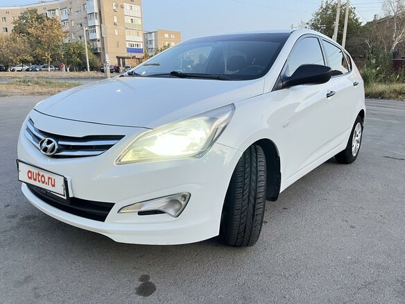 2015 Hyundai Solaris I Рестайлинг, белый, 1200000 рублей - вид 2
