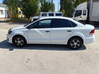 2018 Volkswagen Polo V Рестайлинг, белый, 1100000 рублей, вид 4