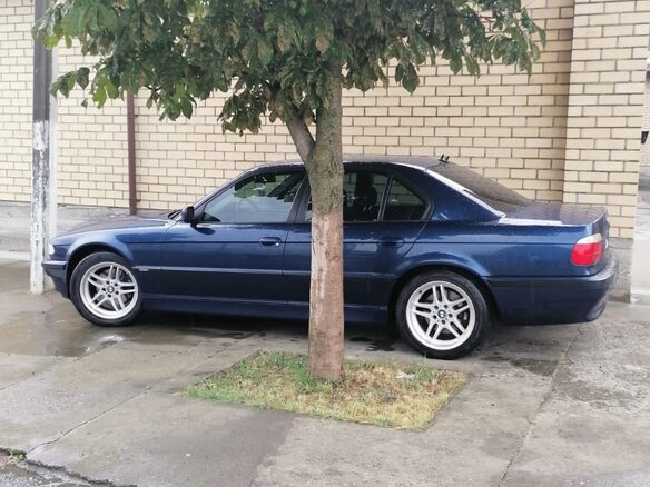 1996 BMW 7 серии 730i III (E38), синий, 2500000 рублей - вид 1