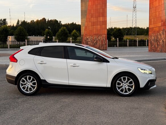 2016 Volvo V40 Cross Country I Рестайлинг, белый, 1800000 рублей - вид 10