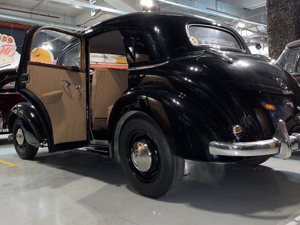 1951 Mercedes-Benz W136, чёрный - вид 1