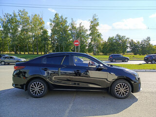2021 Kia Rio IV Рестайлинг, чёрный, 1427000 рублей, вид 5