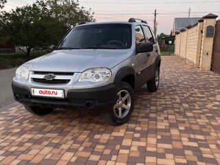 2013 Chevrolet Niva I Рестайлинг, серебристый, 550000 рублей, вид 1