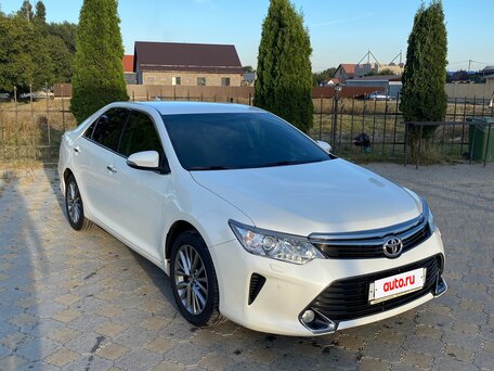 2015 Toyota Camry VII (XV50) Рестайлинг, белый, 2650000 рублей, вид 2