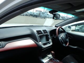 2011 Toyota Crown Majesta V (S200), белый, 1248000 рублей, вид 2