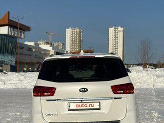 2018 Kia Carnival III, белый, 5000000 рублей, вид 5