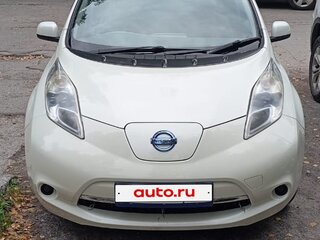 2011 Nissan Leaf I (ZE0/AZE0), белый, 1300000 рублей, вид 1