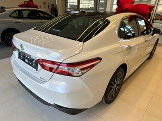 2023 Toyota Camry VIII (XV70) Рестайлинг, белый, 4950000 рублей, вид 3