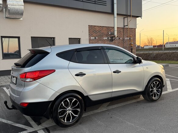 2011 Hyundai ix35 I, серебристый, 895000 рублей - вид 3