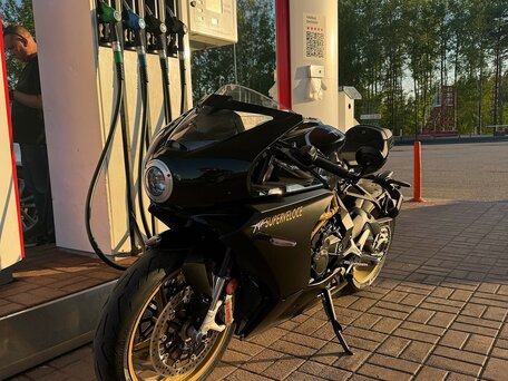 2022 MV Agusta Superveloce 800, чёрный, 1800000 рублей, вид 3