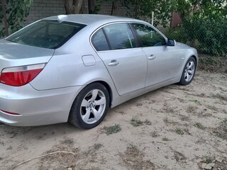 2004 BMW 5 серии 530i V (E60/E61), серебристый, 830000 рублей, вид 3