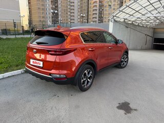 2021 Kia Sportage IV Рестайлинг, оранжевый, 2500000 рублей, вид 4