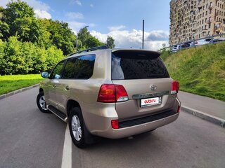 2013 Toyota Land Cruiser 200 Series Рестайлинг 1, золотистый, 3900000 рублей, вид 2