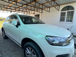 2011 Volkswagen Touareg II, белый, 2390000 рублей, вид 2