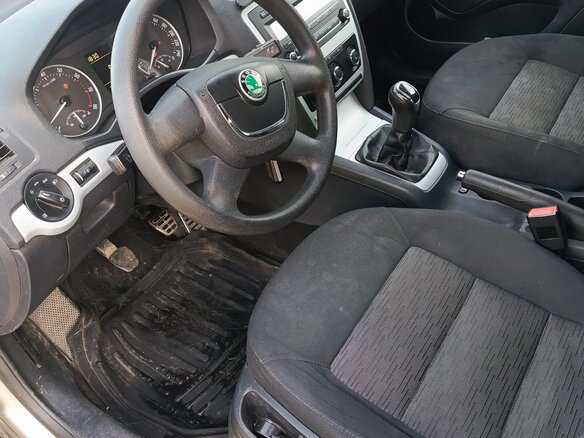 2011 Skoda Octavia II (A5) Рестайлинг, серый, 700000 рублей - вид 5