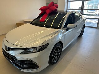 2023 Toyota Camry VIII (XV70) Рестайлинг, белый, 4950000 рублей, вид 2