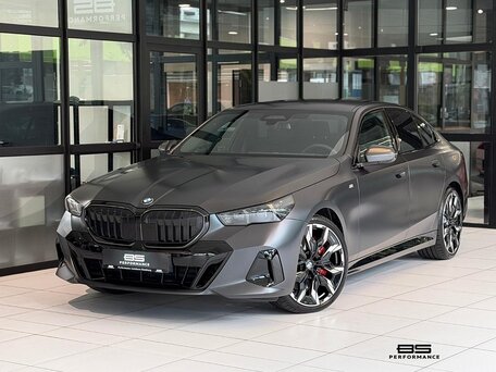 2025 BMW 5 серии 540d xDrive VIII (G60/G61/G68), чёрный, 10758000 рублей, вид 2