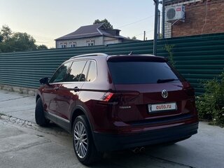 2018 Volkswagen Tiguan II, красный, 2450000 рублей, вид 5