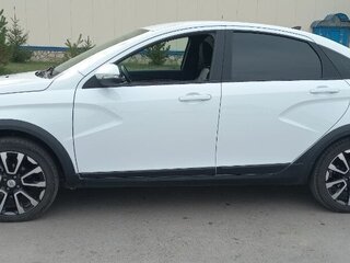 2023 Lada (ВАЗ) Vesta Cross I Рестайлинг (NG), белый, 1600000 рублей, вид 4