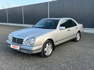 1998 Mercedes-Benz E-Класс 240 II (W210, S210), серебристый, 2500000 рублей, вид 3